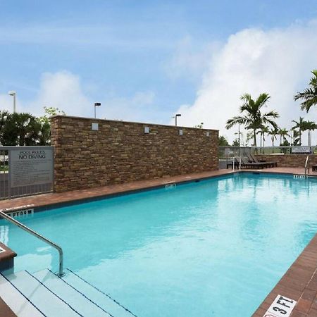 Fairfield Inn & Suites By Marriott Fort Lauderdale Pembroke Pines Eksteriør billede